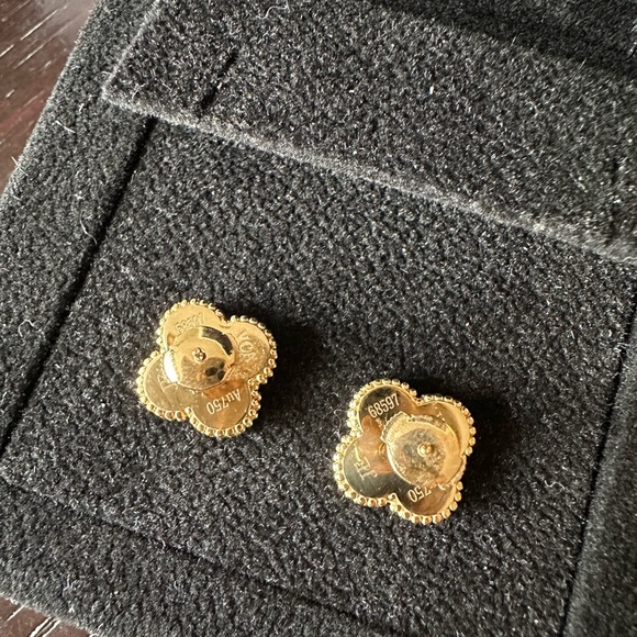 SOLD🎈VCA Alhambra Earrings, 18K Gold & Mother of Pearl - Picture 6 of 6